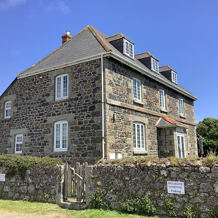 Haelarcher Farmhouse And Helicopter B&B Лизард Екстериор снимка
