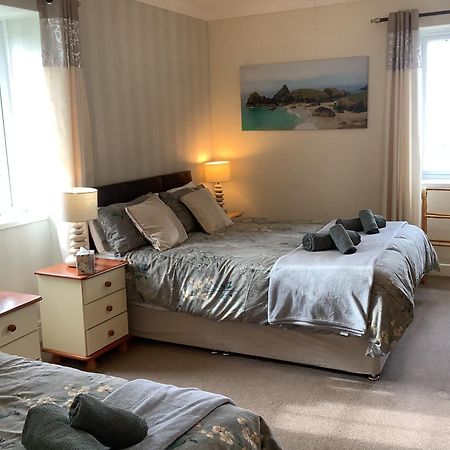 Haelarcher Farmhouse And Helicopter B&B Лизард Екстериор снимка