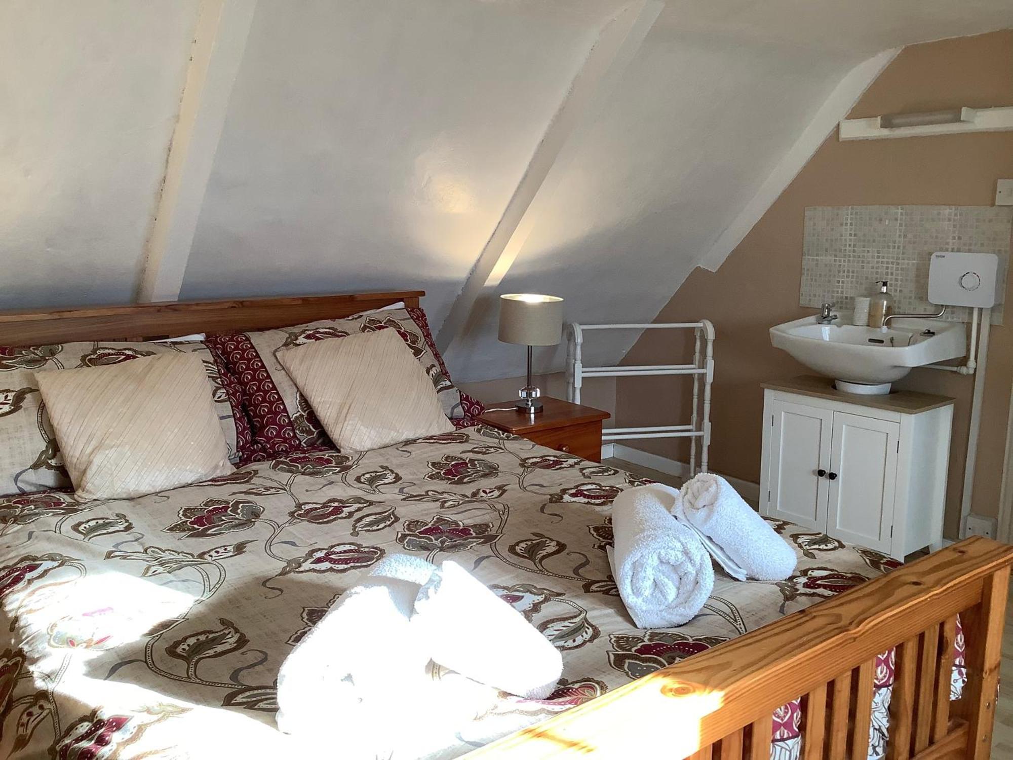 Haelarcher Farmhouse And Helicopter B&B Лизард Екстериор снимка