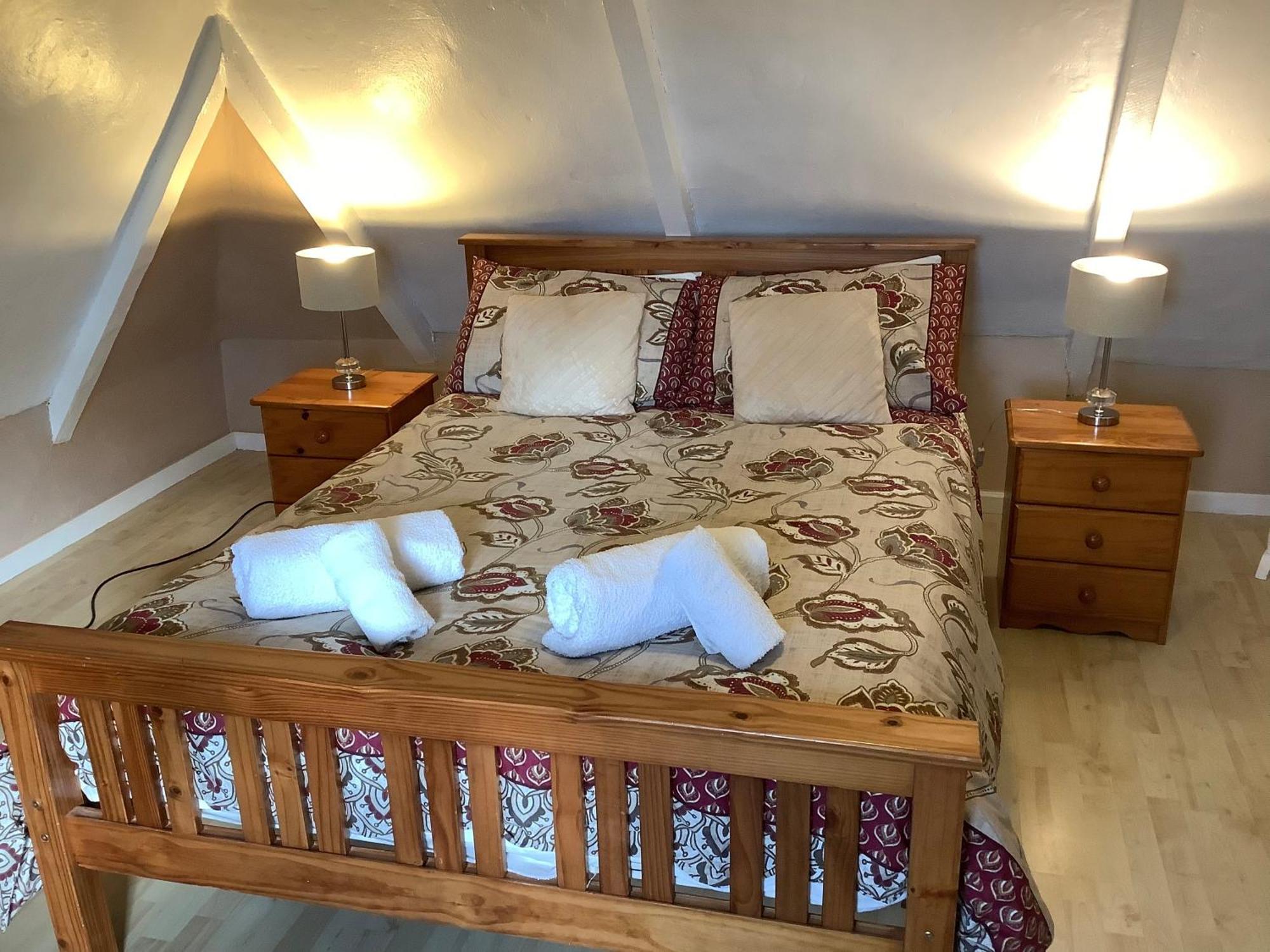 Haelarcher Farmhouse And Helicopter B&B Лизард Екстериор снимка