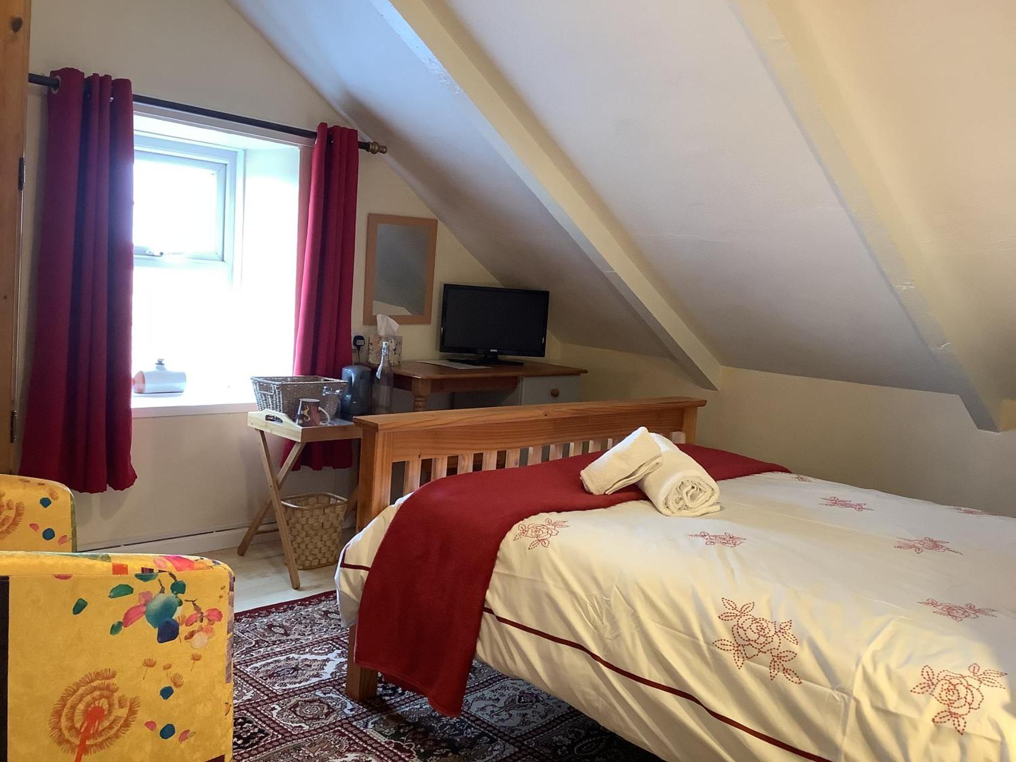 Haelarcher Farmhouse And Helicopter B&B Лизард Екстериор снимка